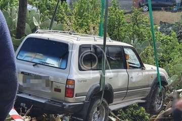  Un todoterreno se sale del camino de Telde a Valsequillo por Arenales por un despiste de su conductor/TA.